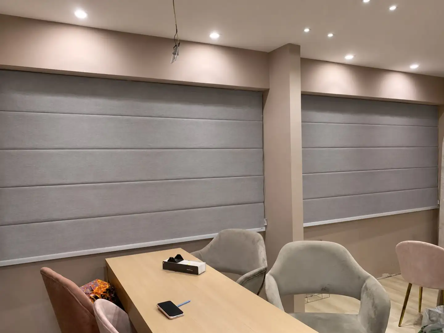 Persiana Romana Blackout Pinpoint preto