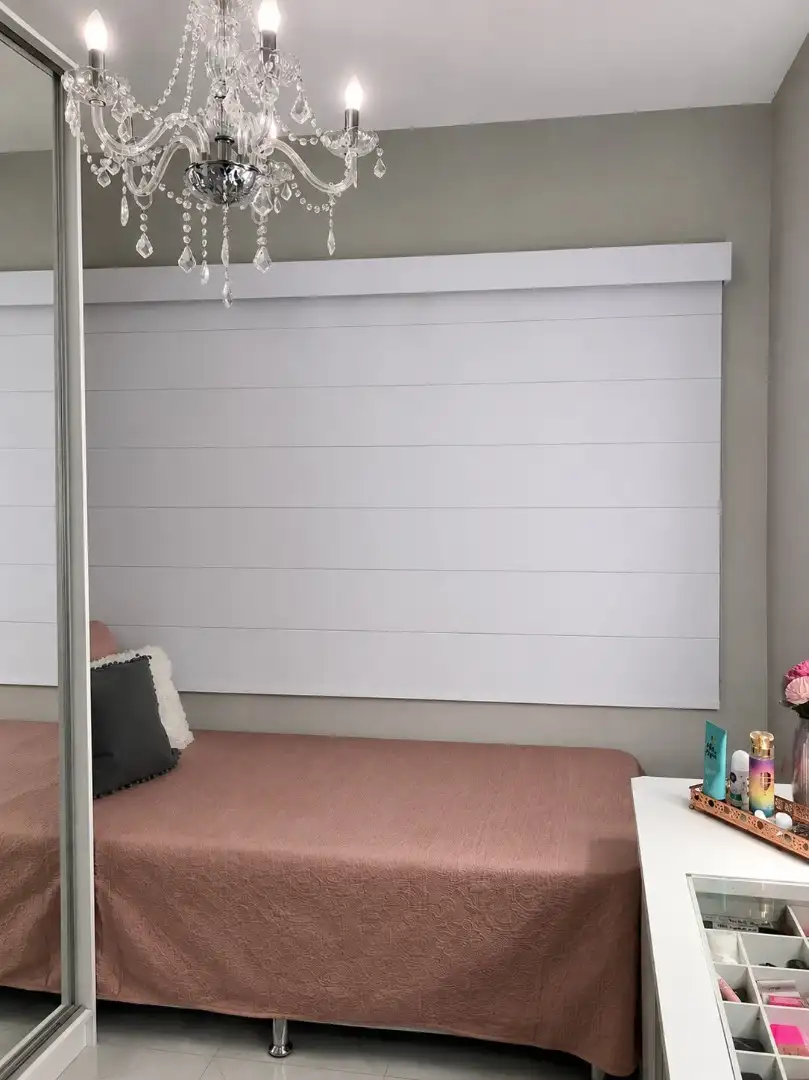 Persiana Romana Blackout Decorada Branca
